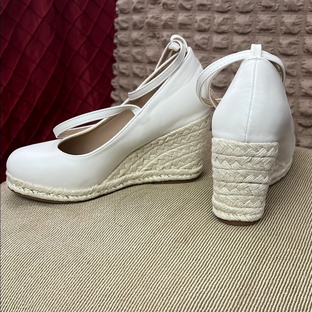 Women's White Espadrille Wedges.NWT - Picture 3 of 9